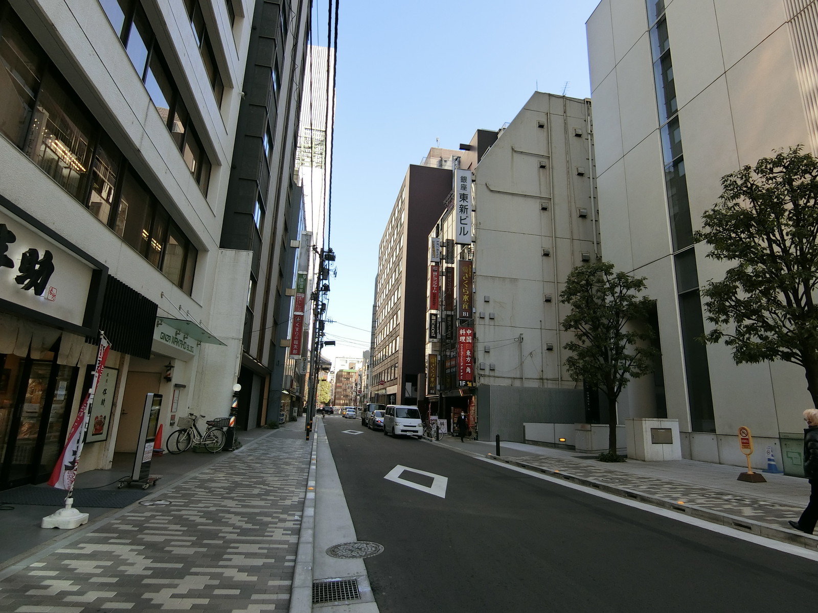 銀座ワカホビル前面の木挽町通り
