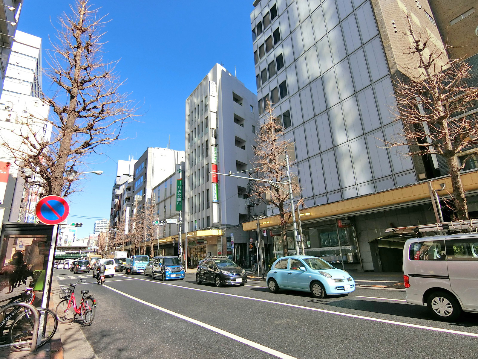 中野通り沿いに立地
