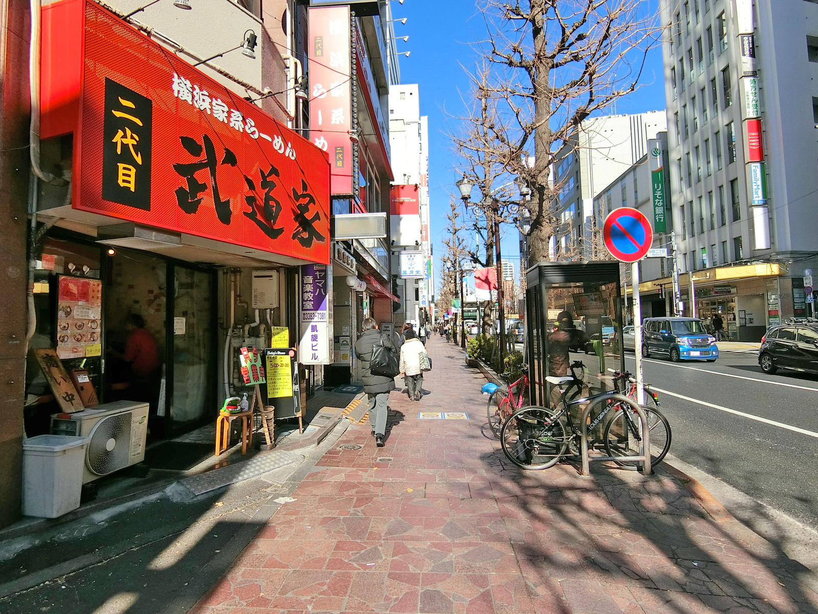 凱旋ビル前面の通り