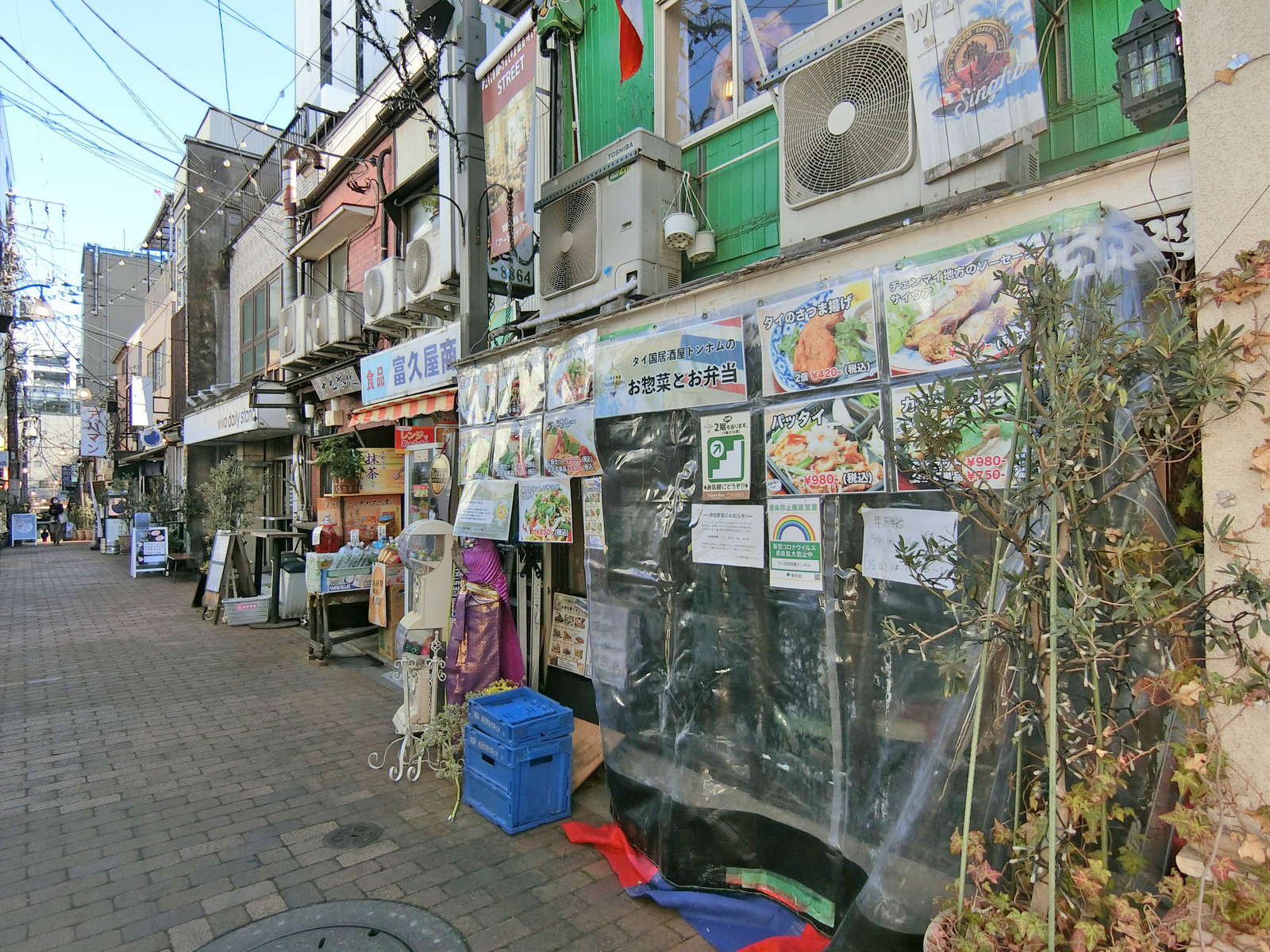 付近には飲食店が充実