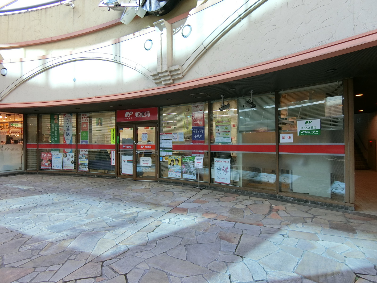 徒歩1分の中野サンクウォーレ内郵便局