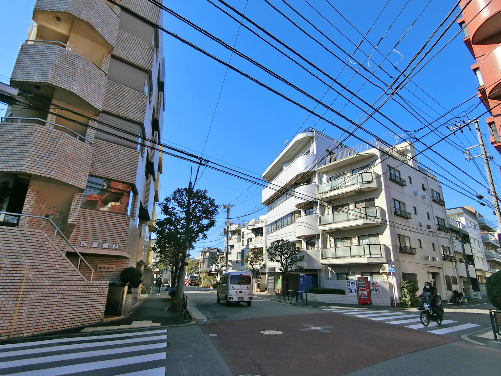三好ビル前面の通り