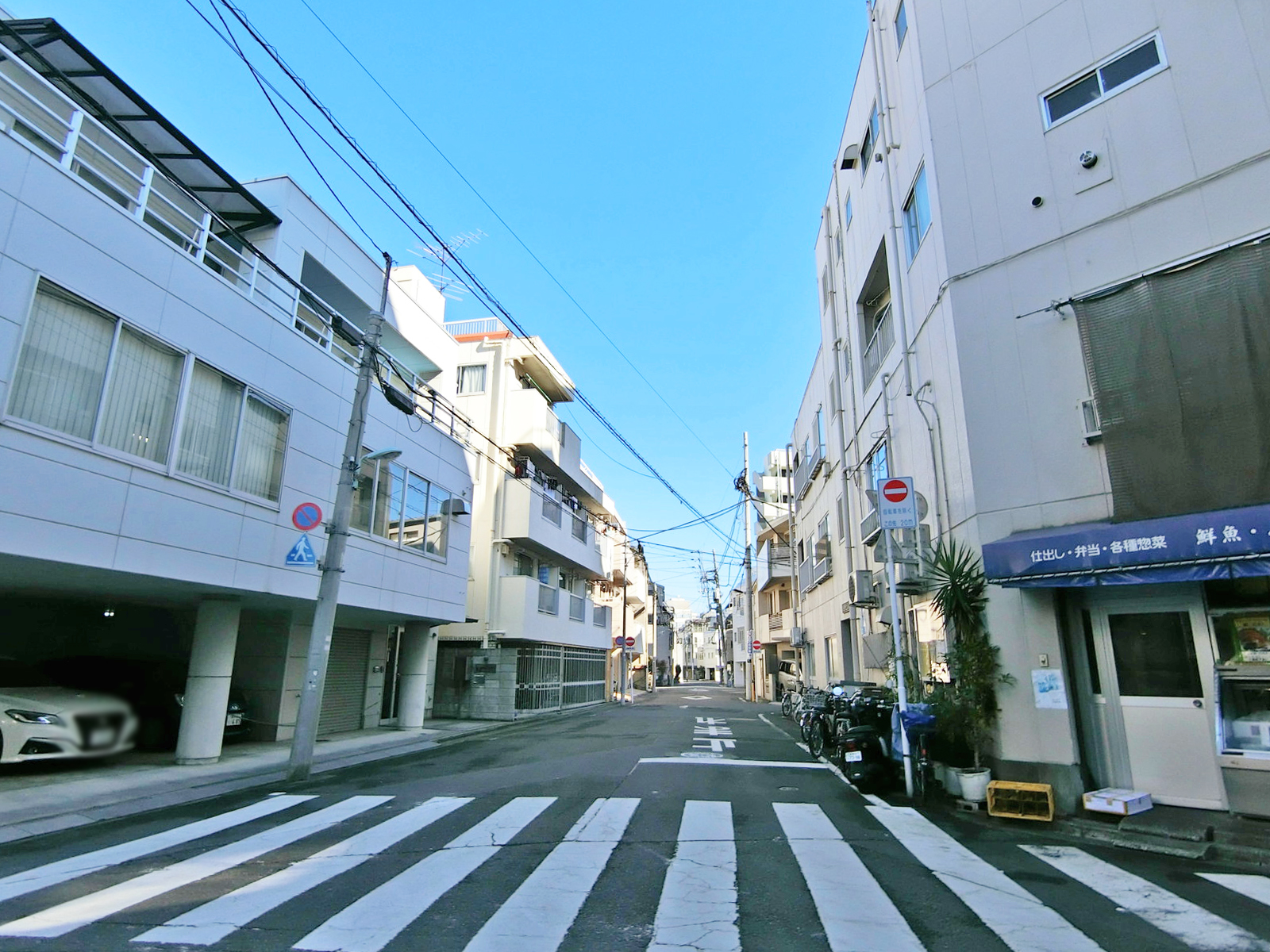 周辺は住宅街