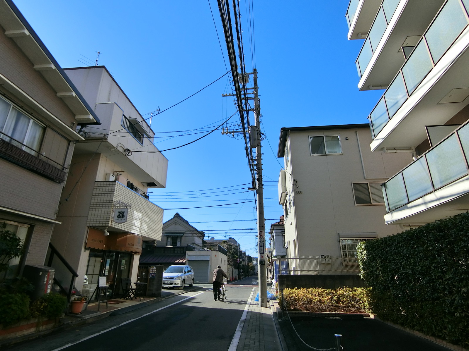 周辺は落ち着いた住宅街