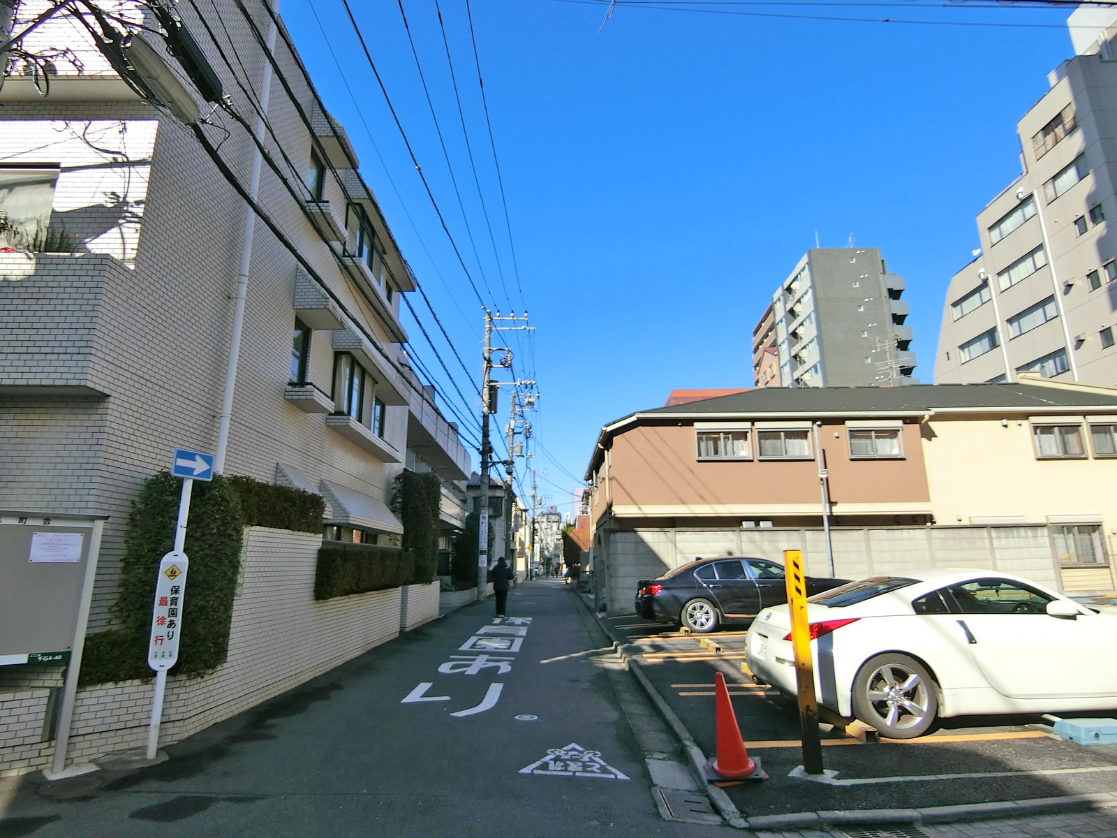 周辺は閑静な住宅街