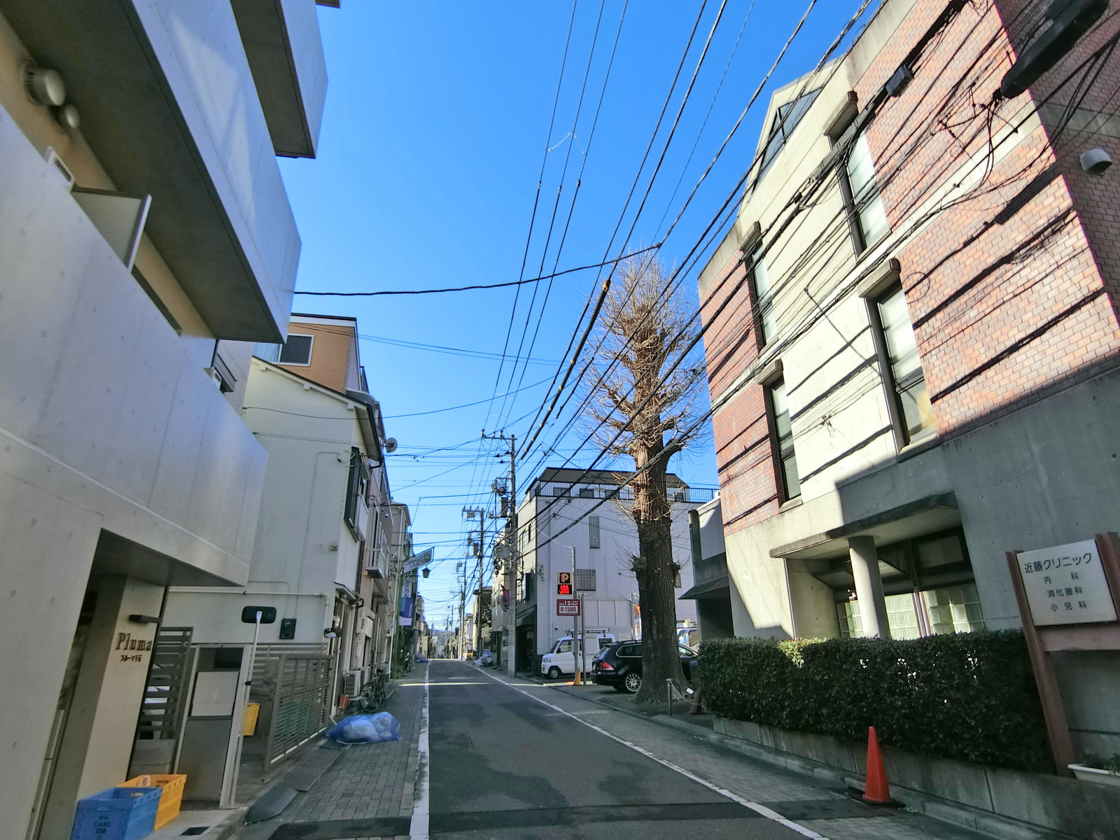 周辺は落ち着いた雰囲気の住宅街