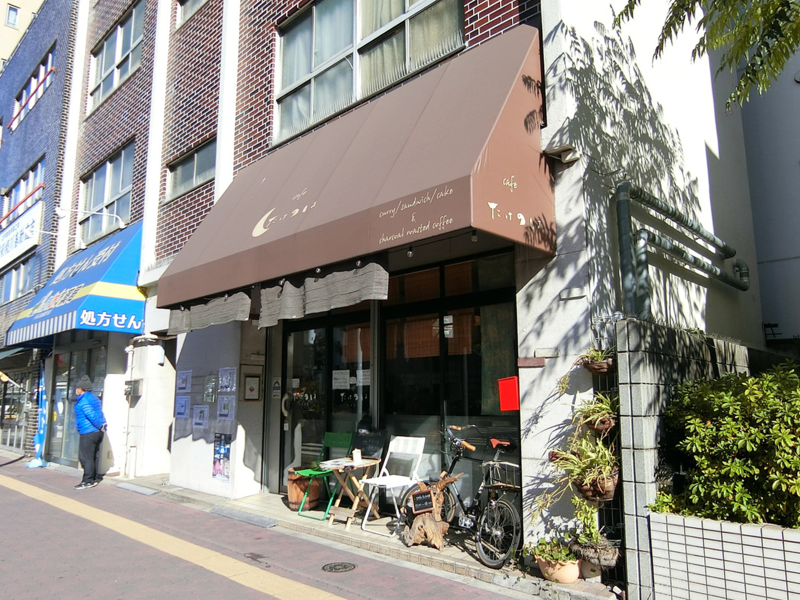 付近には飲食店が点在