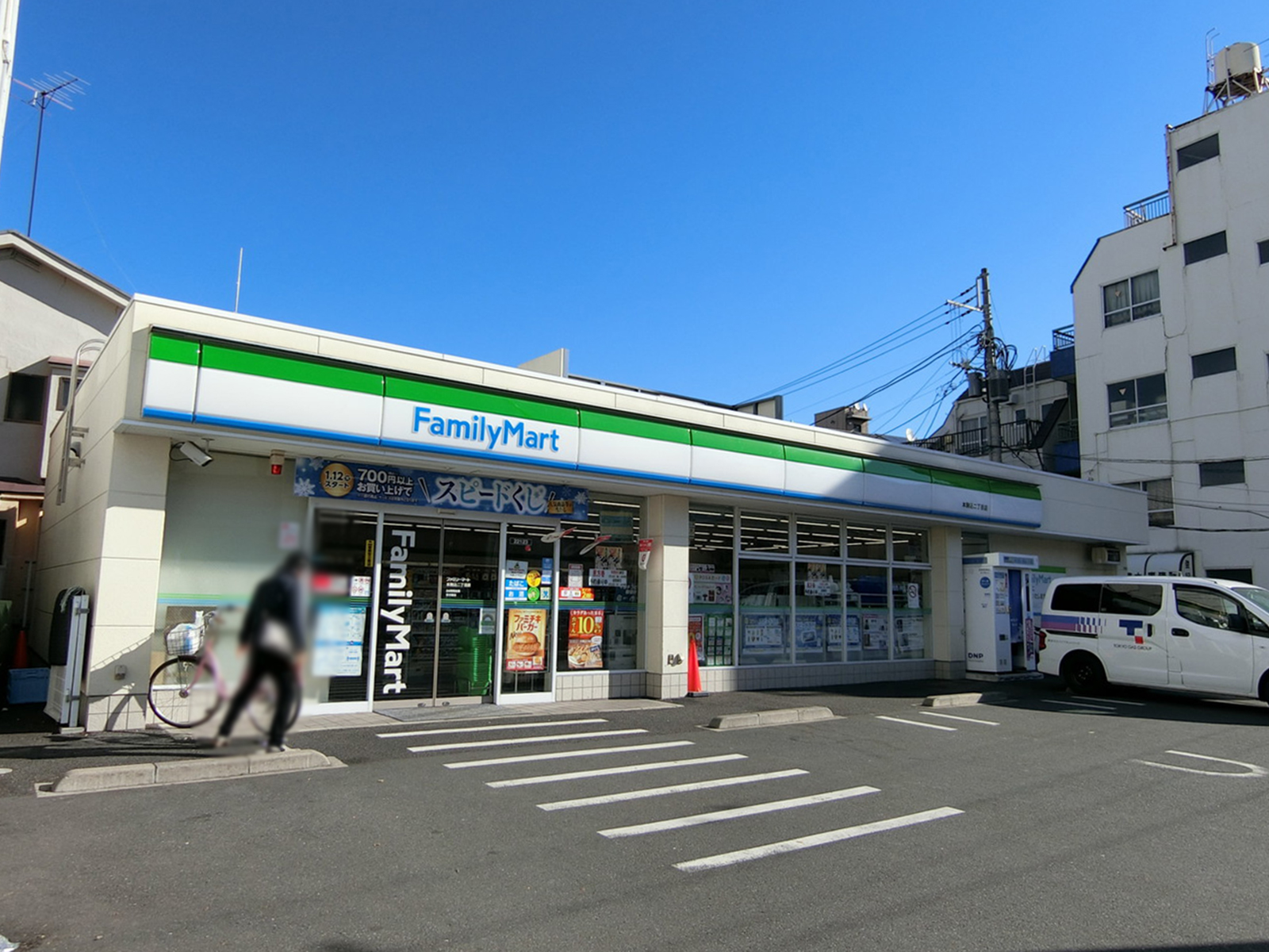 並びのファミリーマート