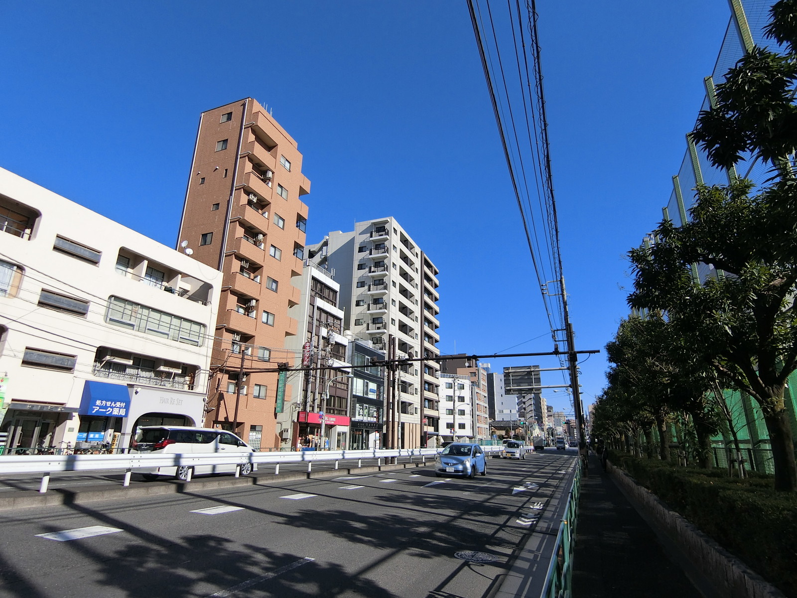 石田ビル前面の通り