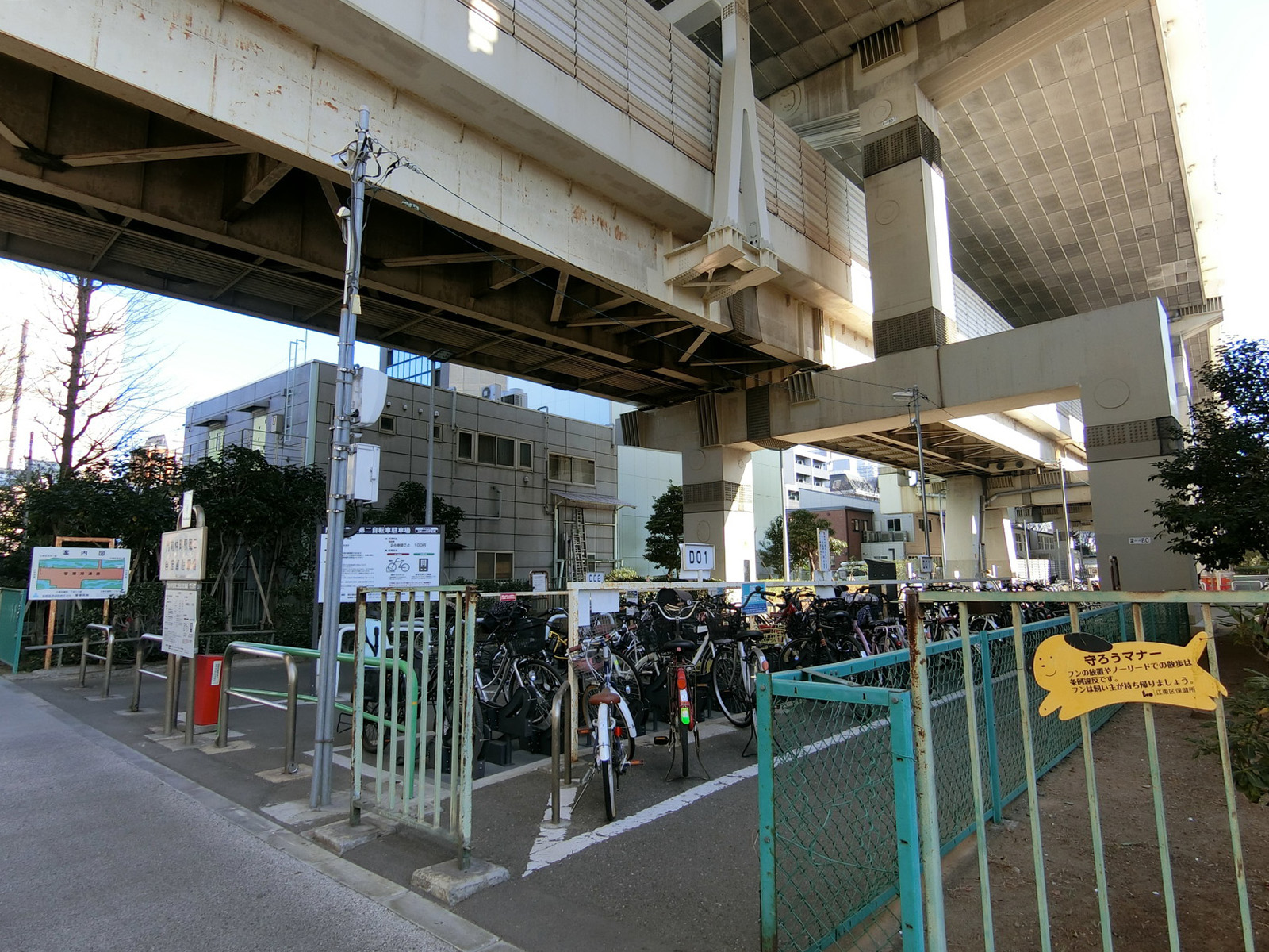隣の駐輪所