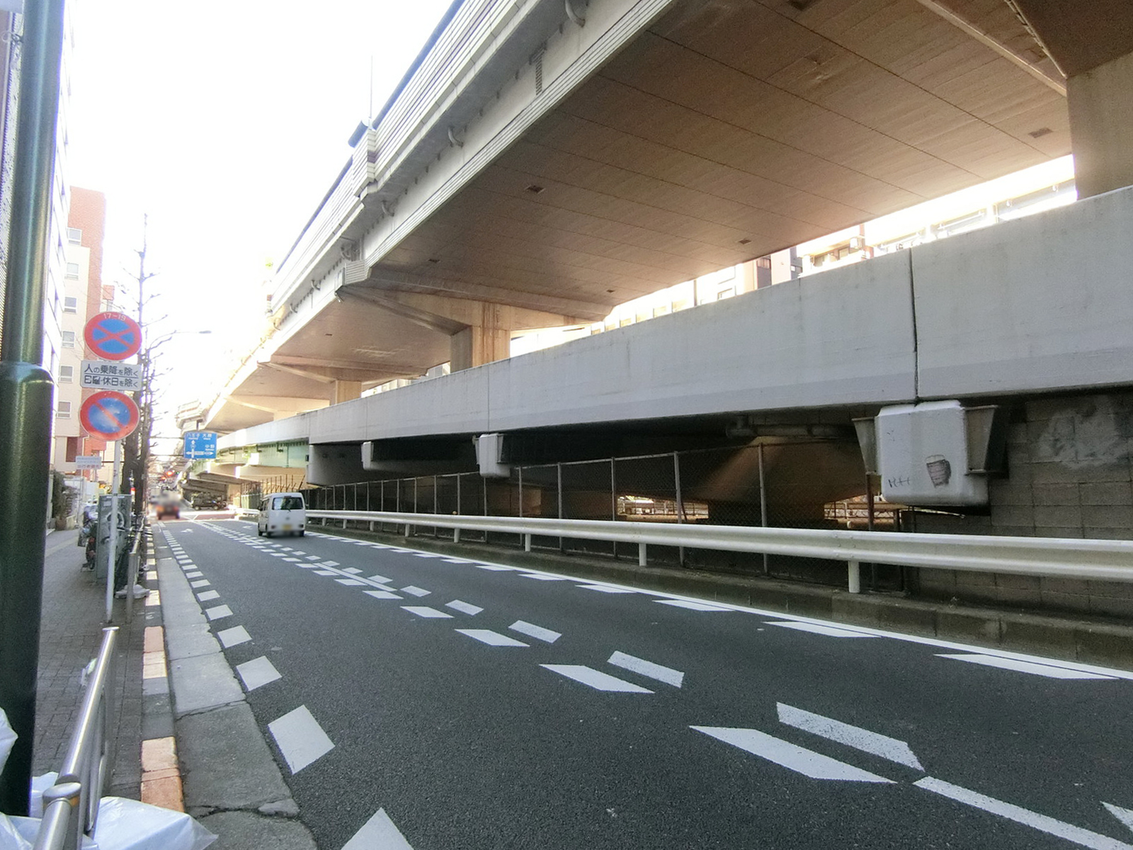 リッツパラシオ前面の甲州街道