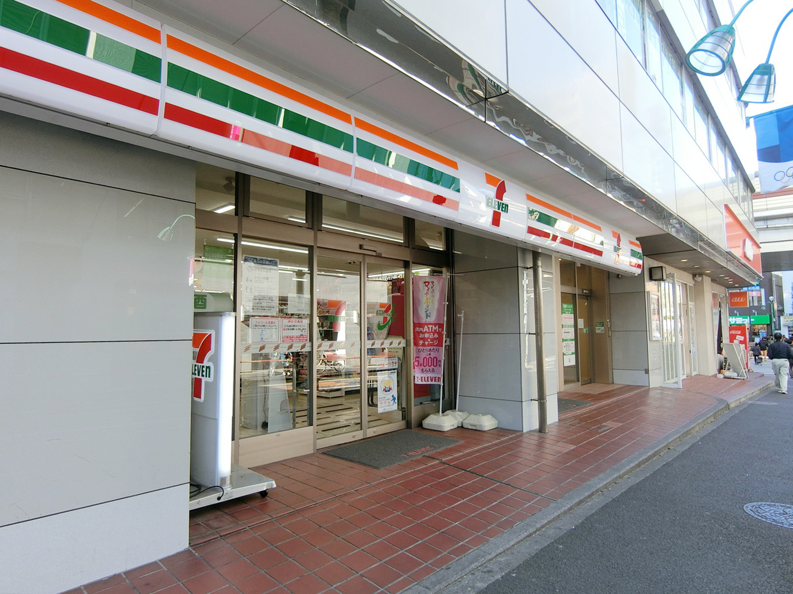 近くのセブン-イレブン 渋谷笹塚駅北店
