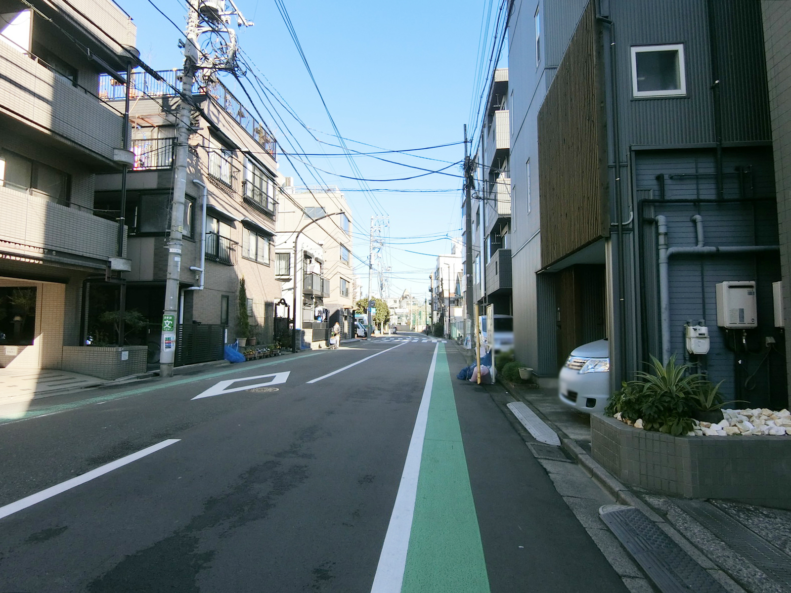 笹塚KNビル前面の通り