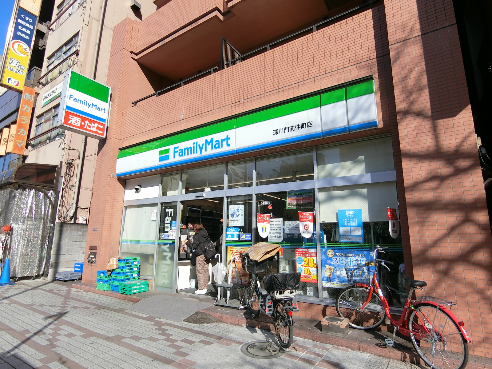 向かいにあるファミリーマート