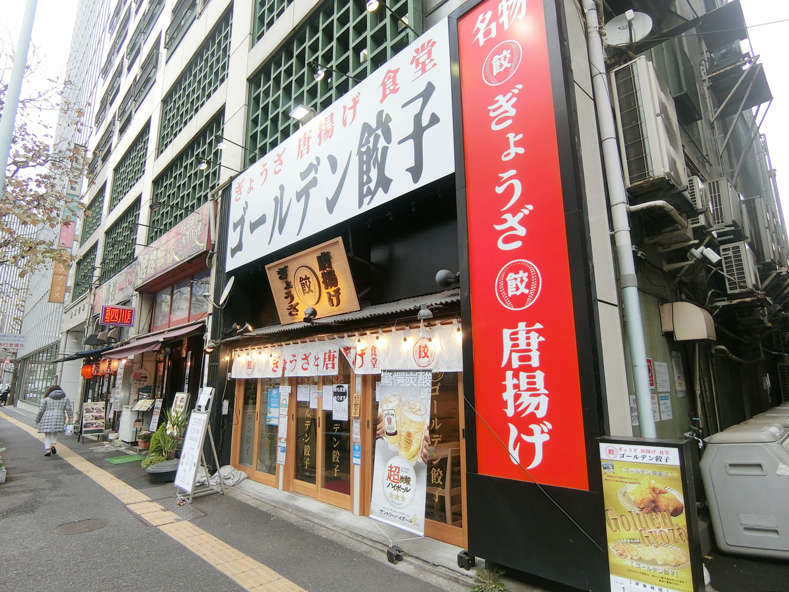 近くのファミリーマート 特許庁前店
