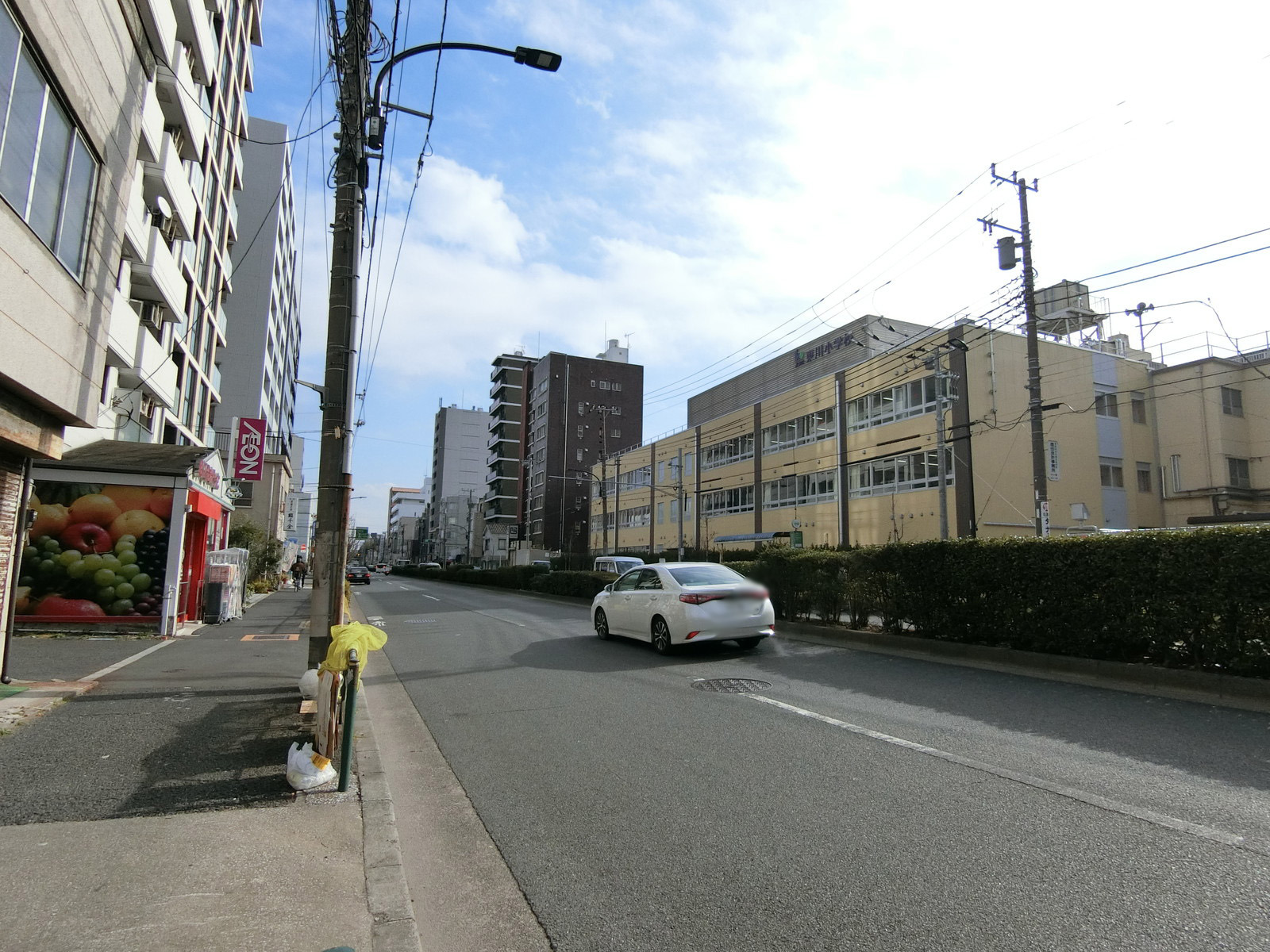 住吉ビル前面の新大橋通り