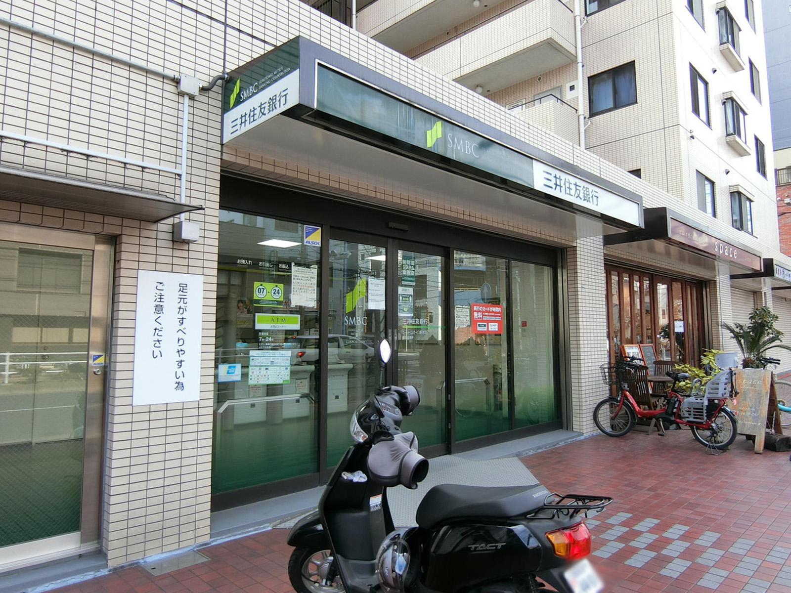付近の三井住友銀行 菊川出張所