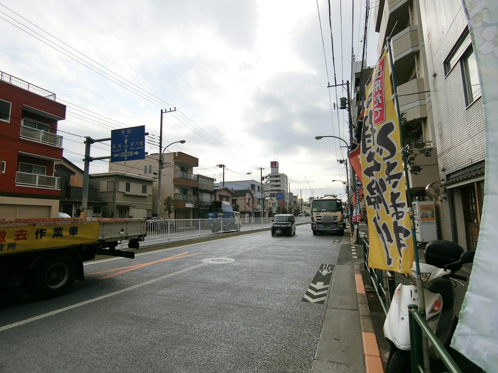 SSビル前面の四ツ目通り