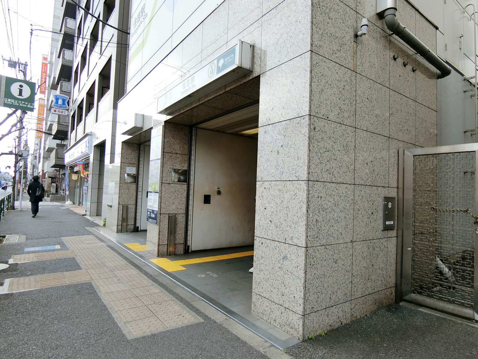 最寄りの「住吉駅」