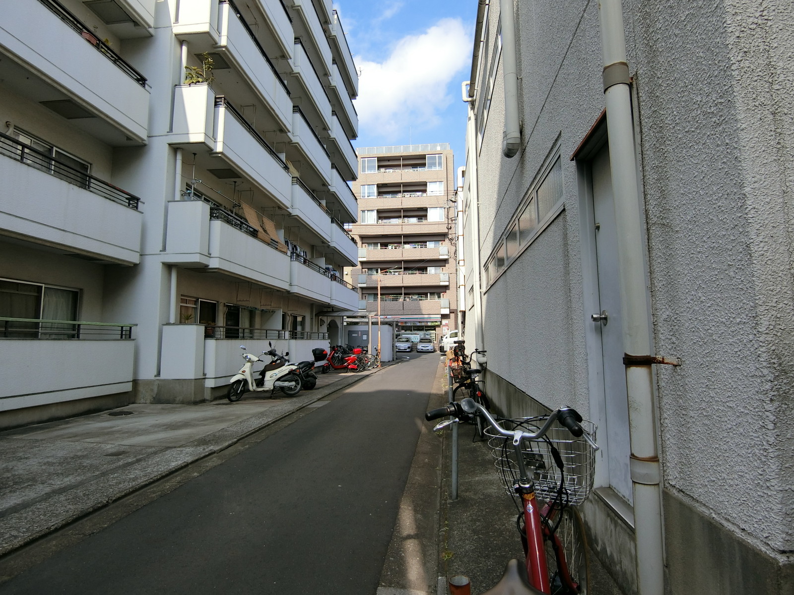 谷村ビル前面の通り