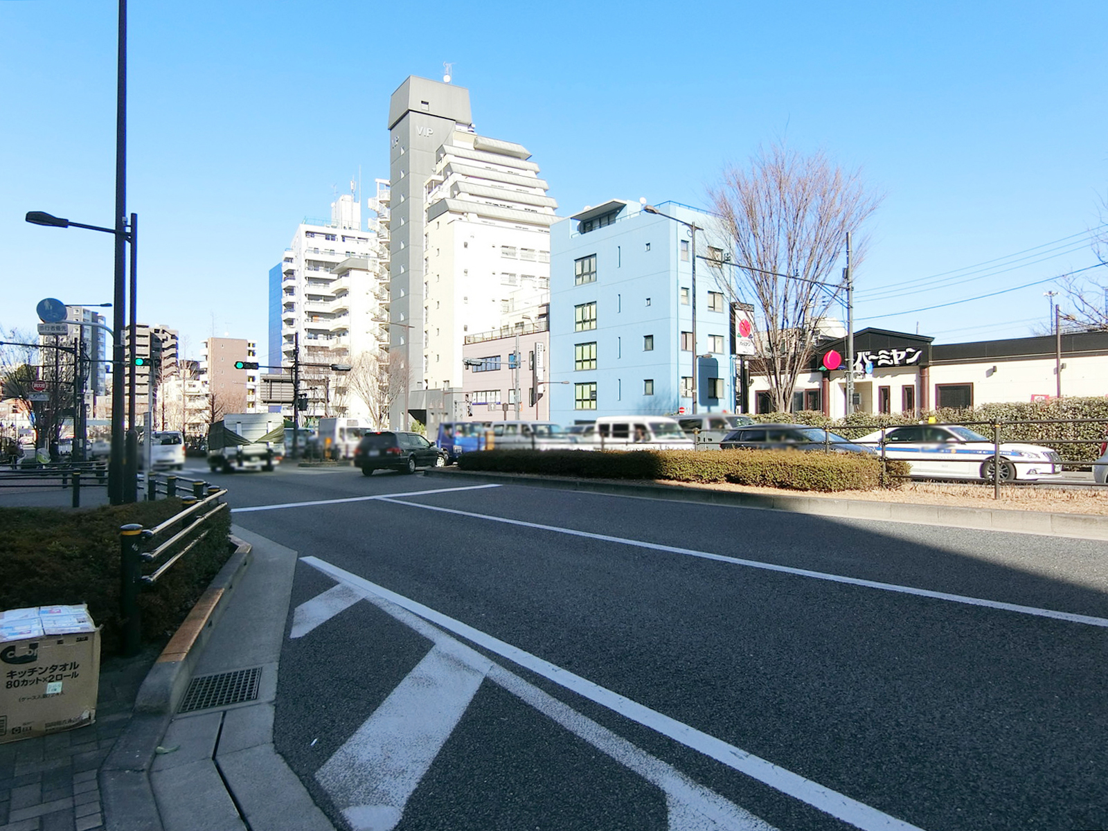 パーク坂上前面の山手通り