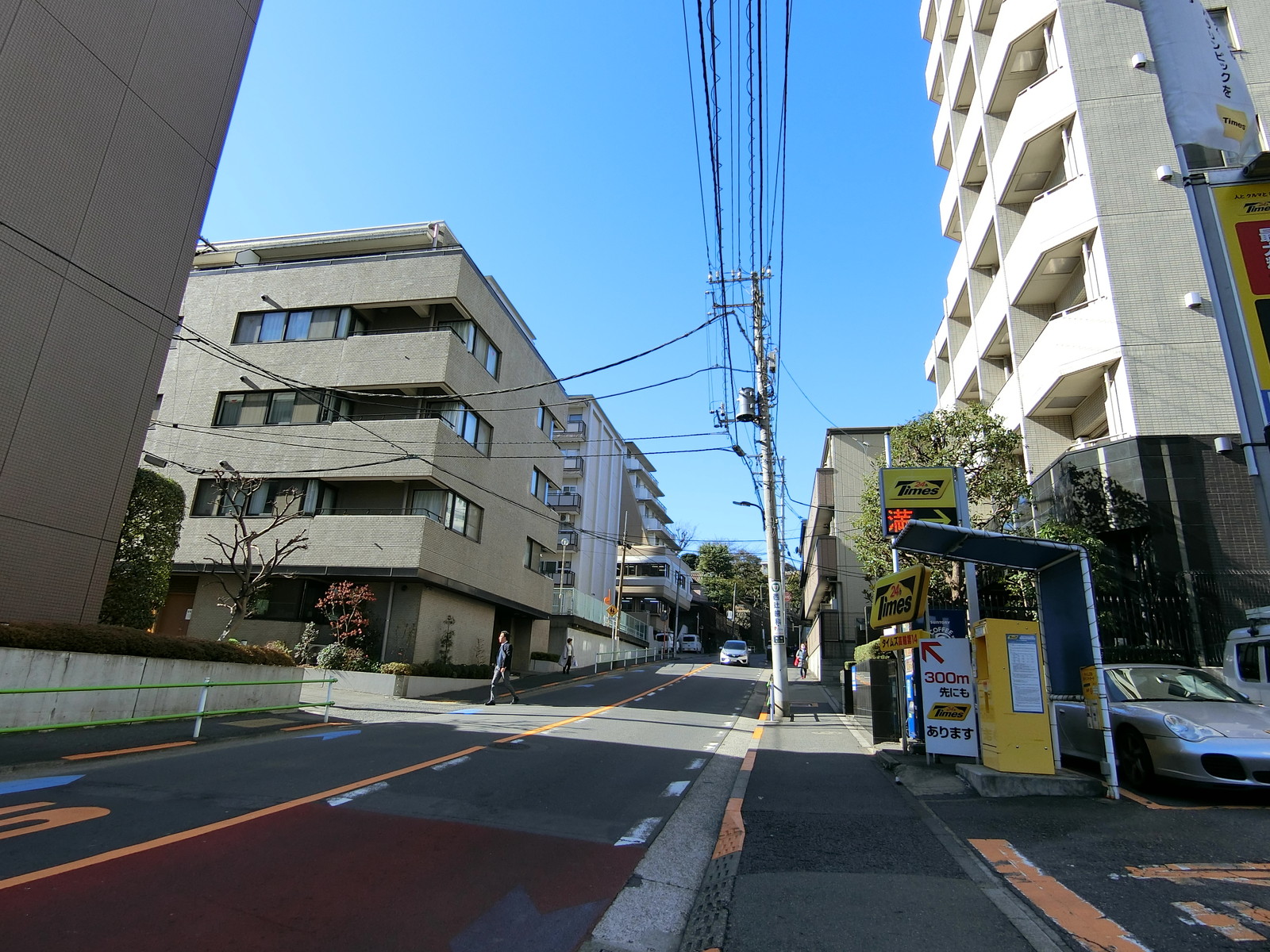 メゾン高輪前面の通り