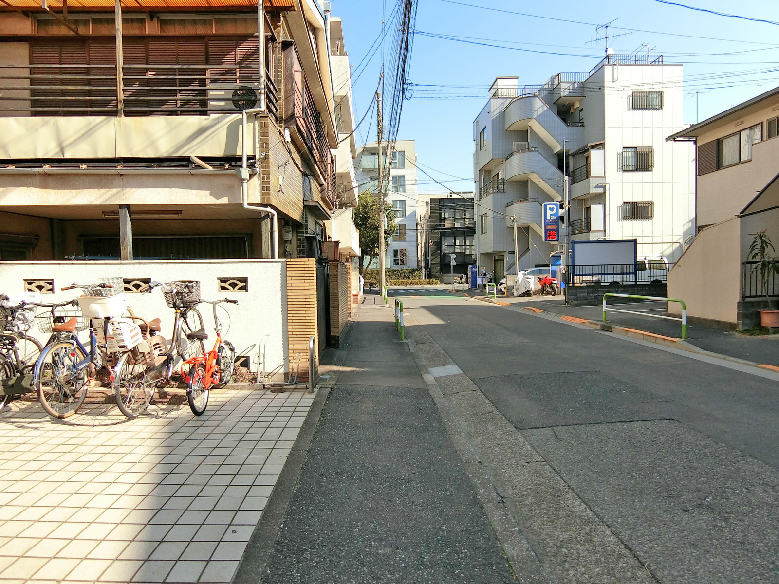 クレート小石川ビル前面の通り