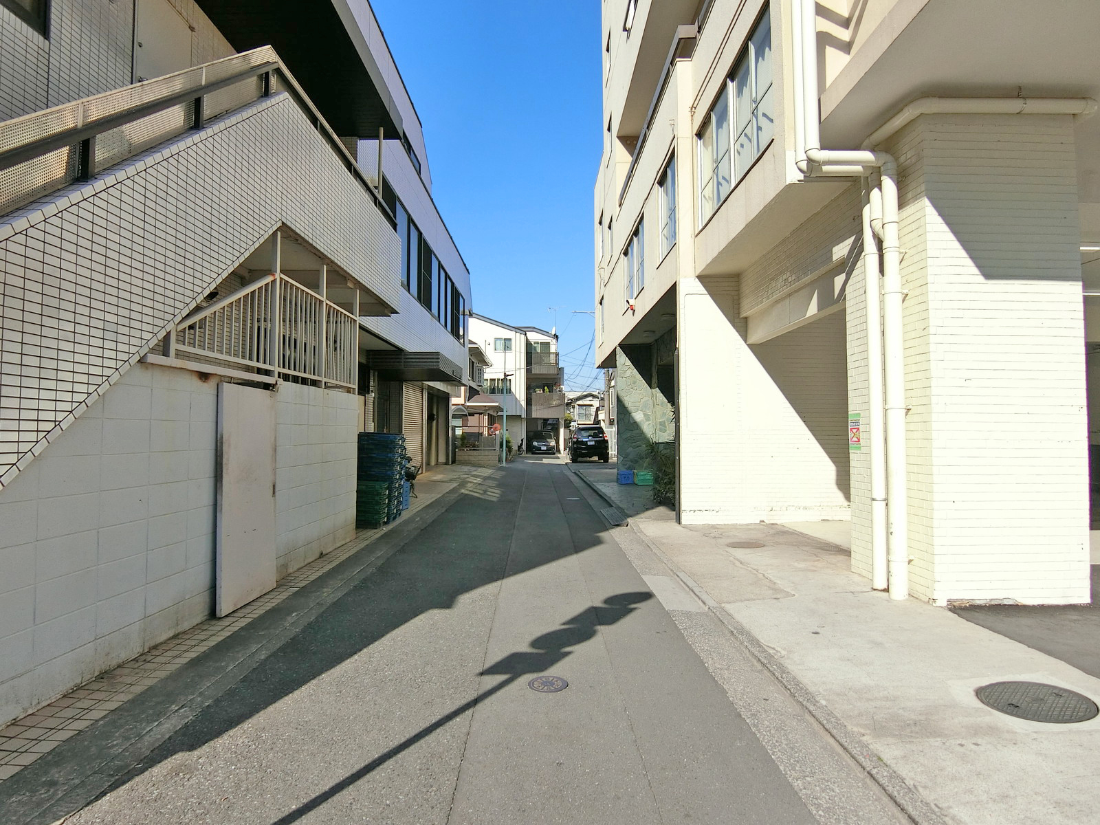茗渓マンション前面の通り