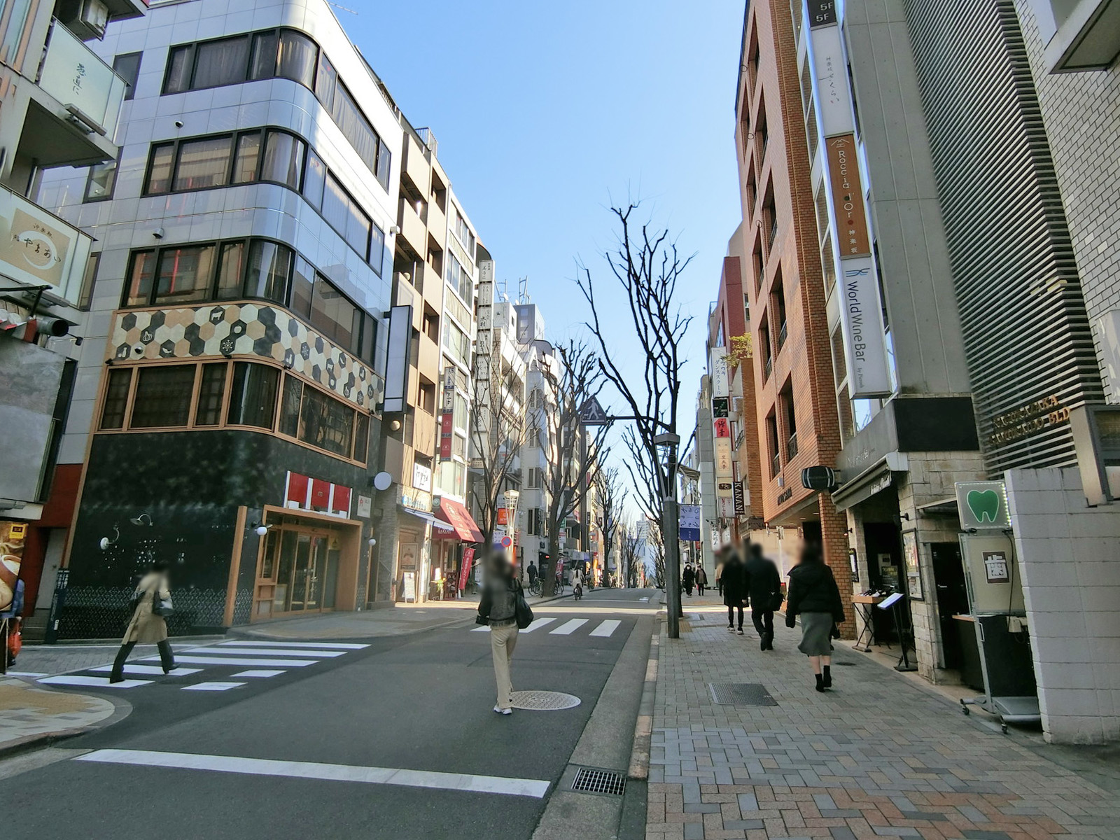 近くの神楽坂通り