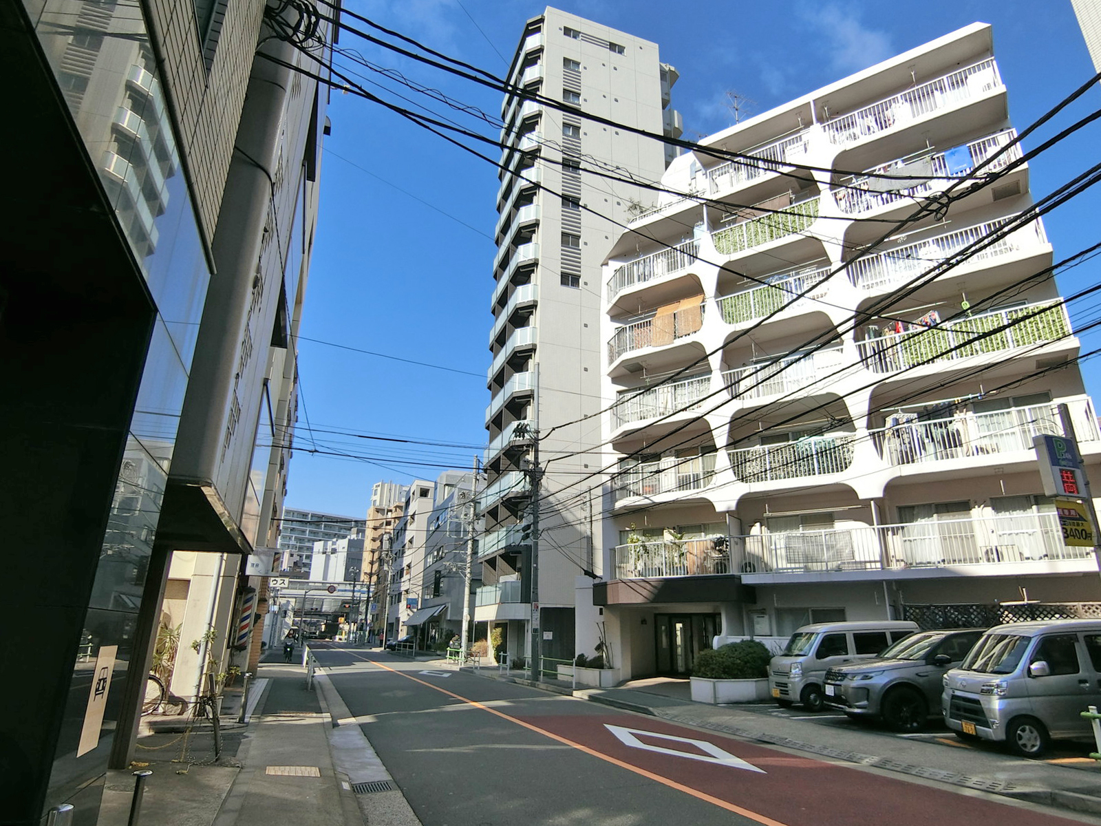 久保ビル前面の通り