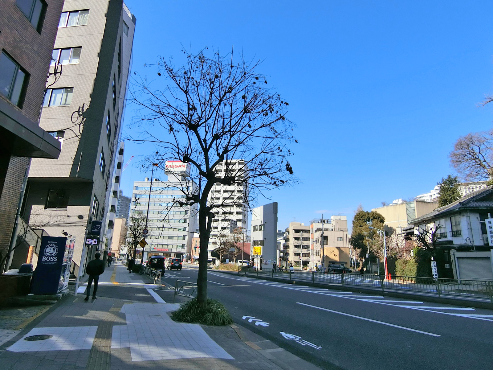 三田ヒルサイドビル前面の通り