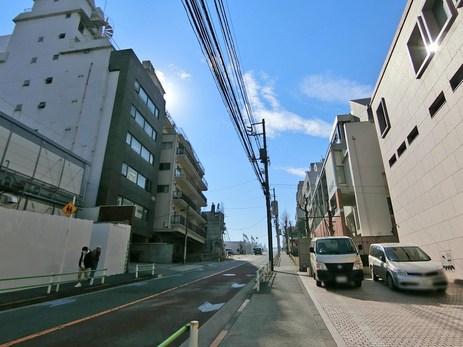 三田ヒルクレスト前面の通り