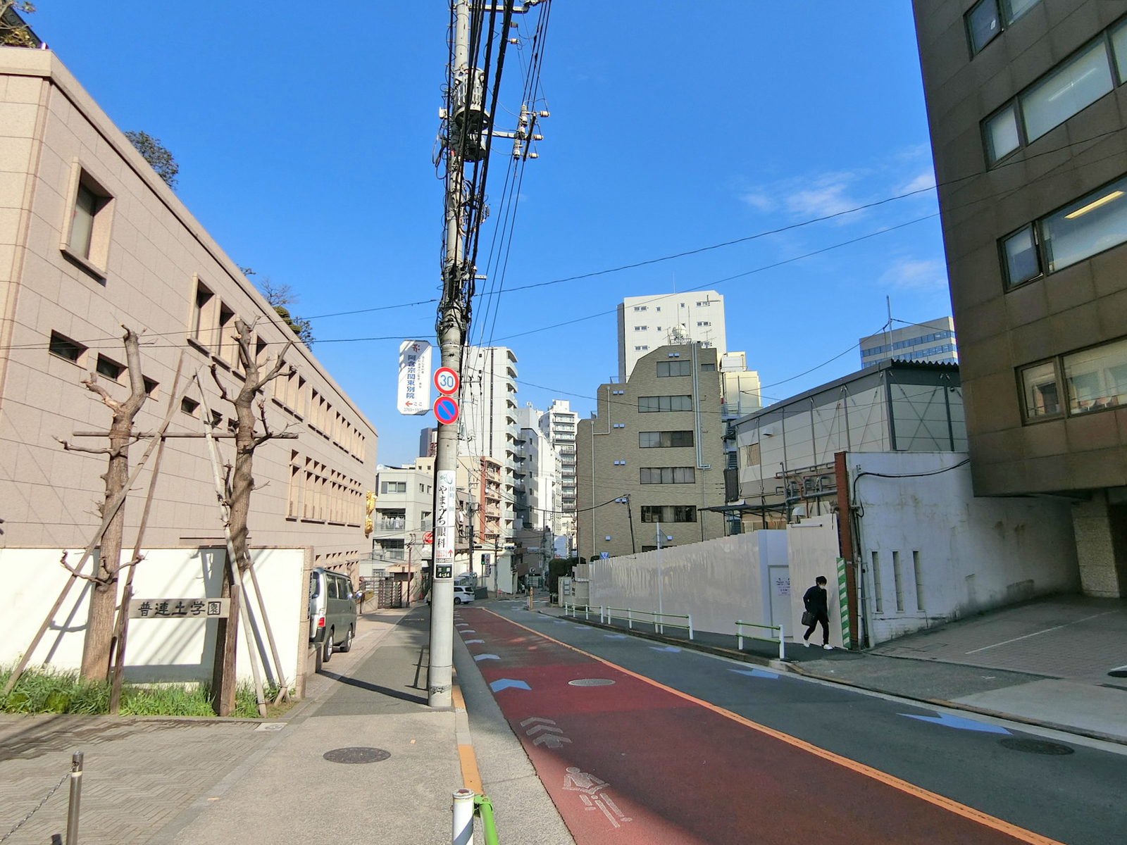 周辺は落ち着いた雰囲気のエリア