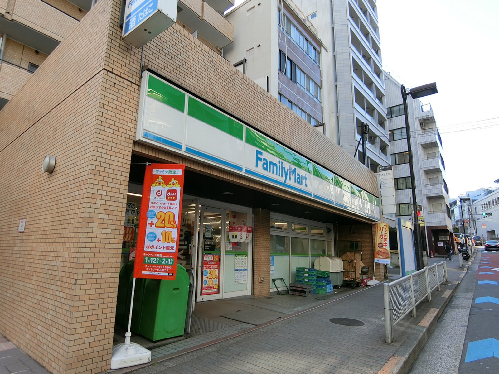 徒歩2分のファミリーマート