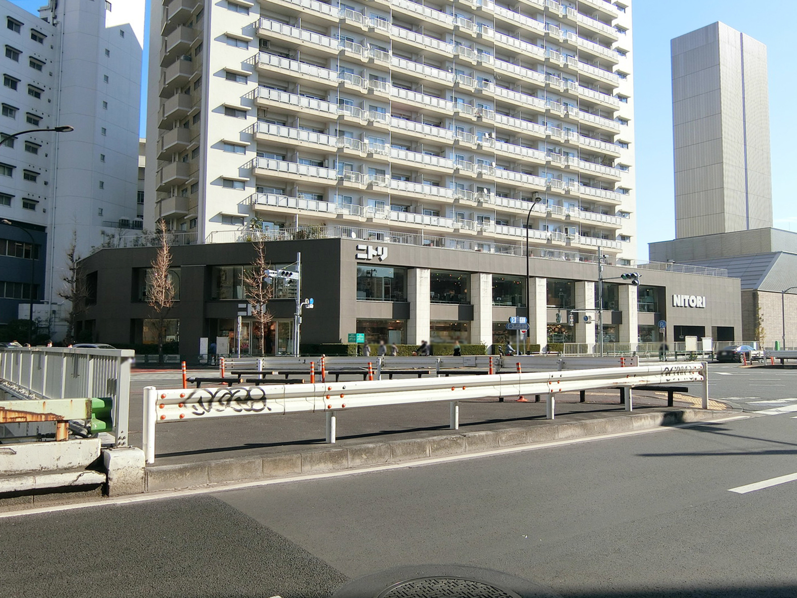隣のニトリ 中目黒店
