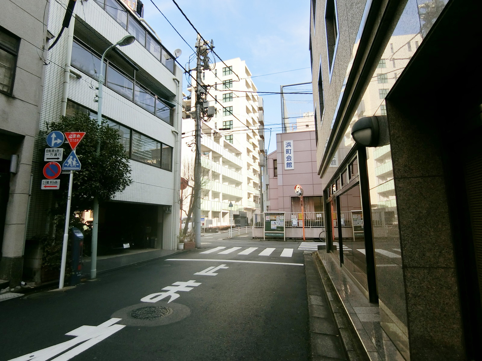 日本橋浜町ビル前面の通り
