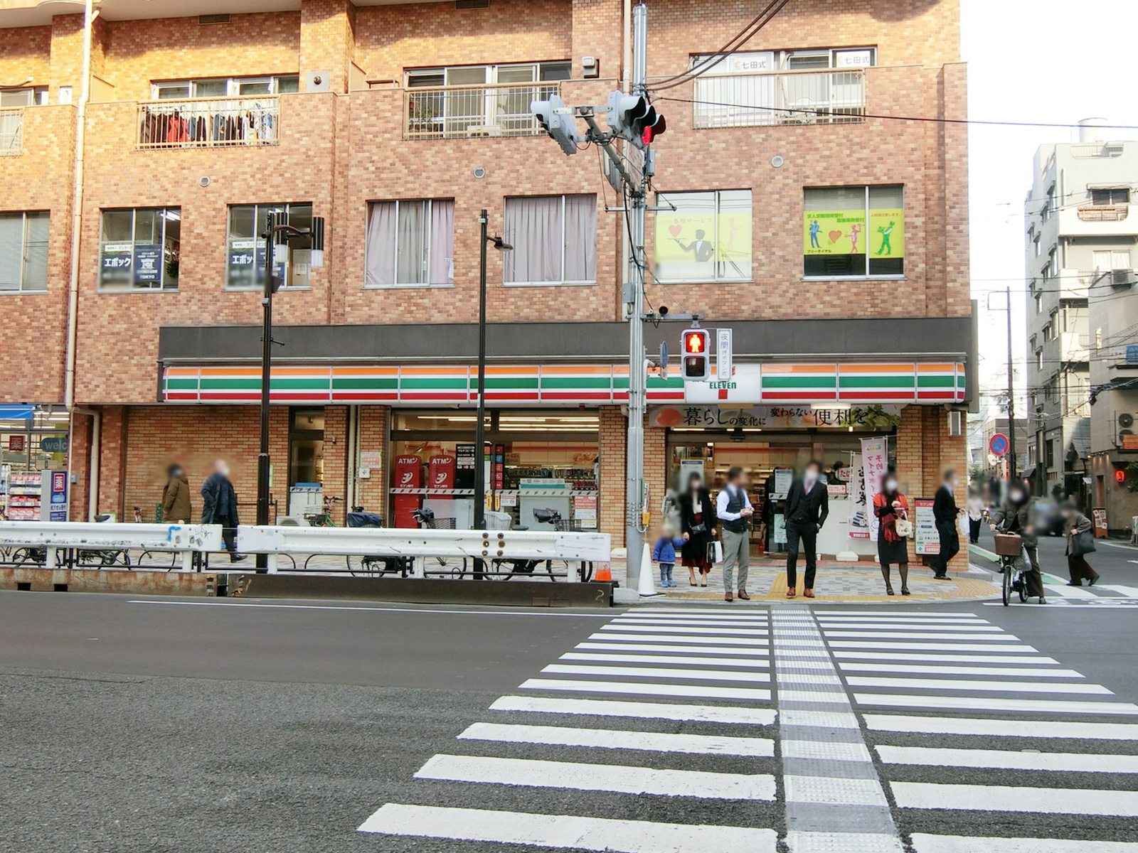 徒歩3分のセブン-イレブン 朝日橋店
