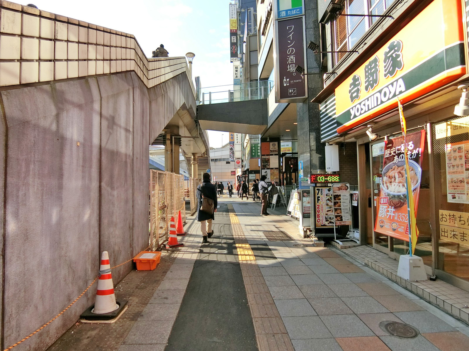 GE上野駅前ビル前面の通り