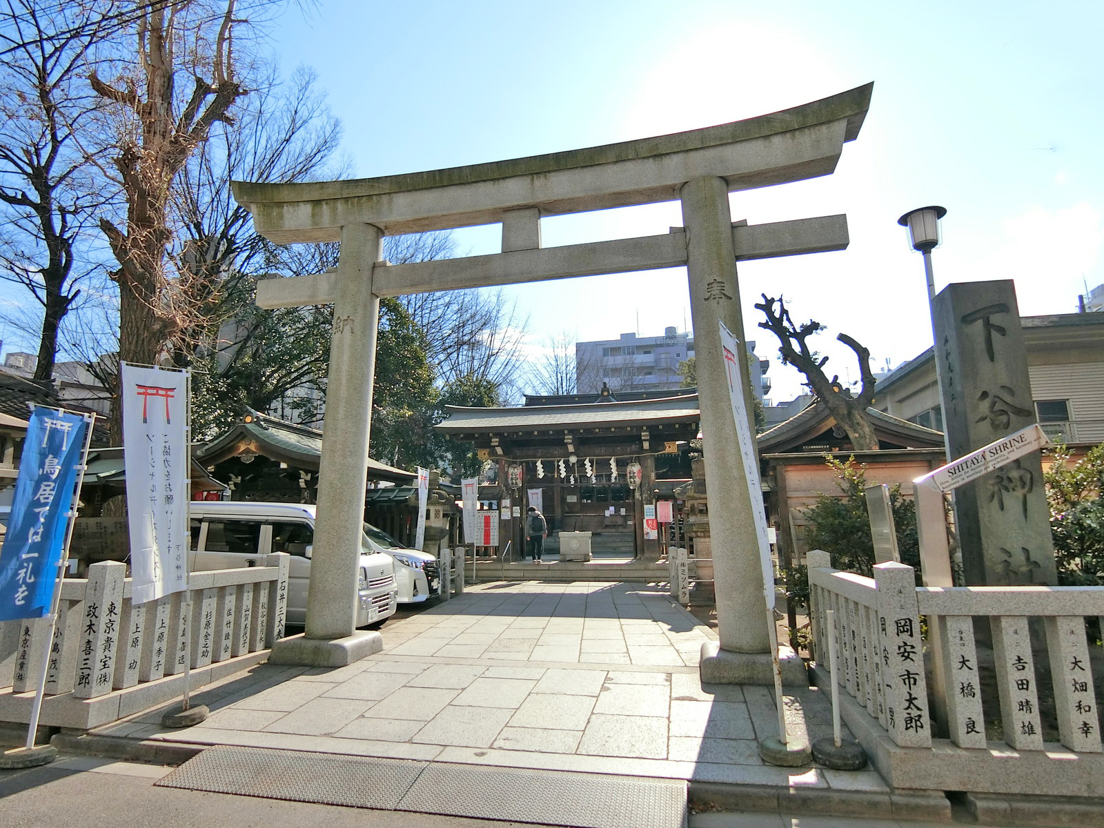 徒歩1分の下谷神社