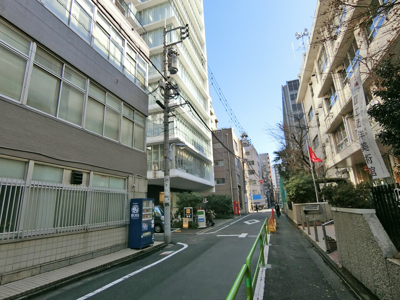 周辺は閑静なエリア