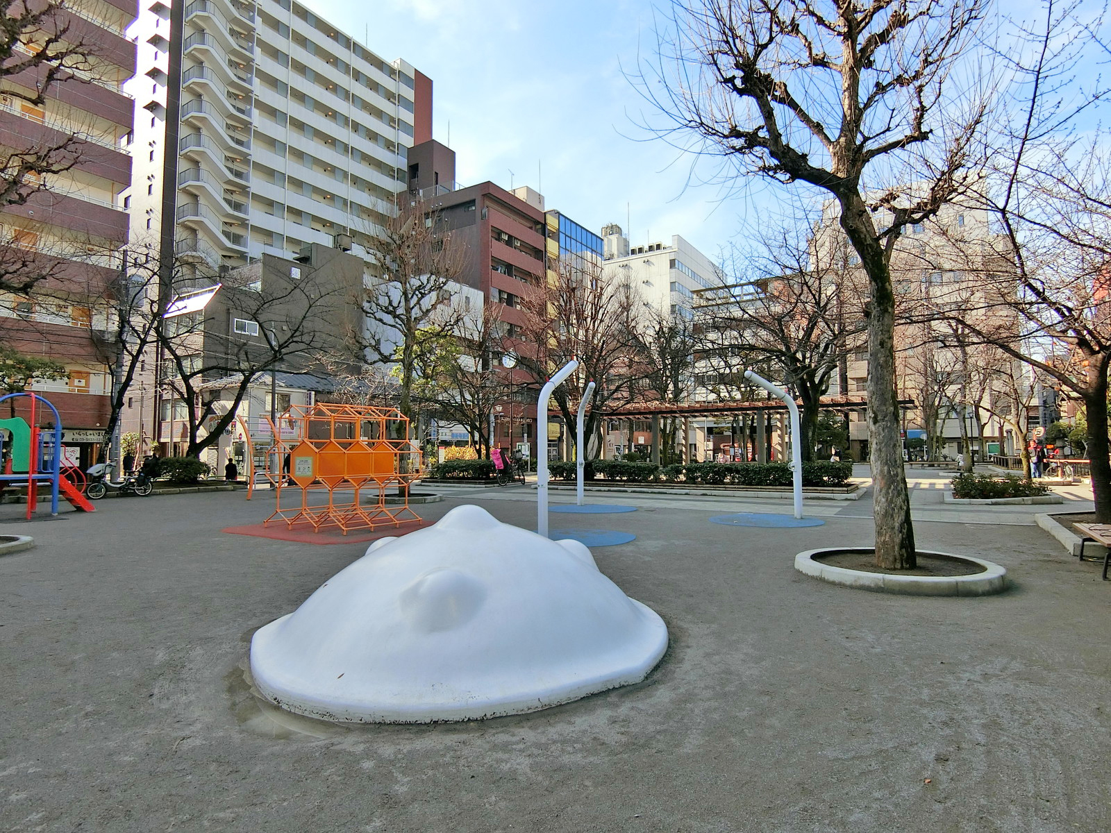 徒歩1分の御徒町公園