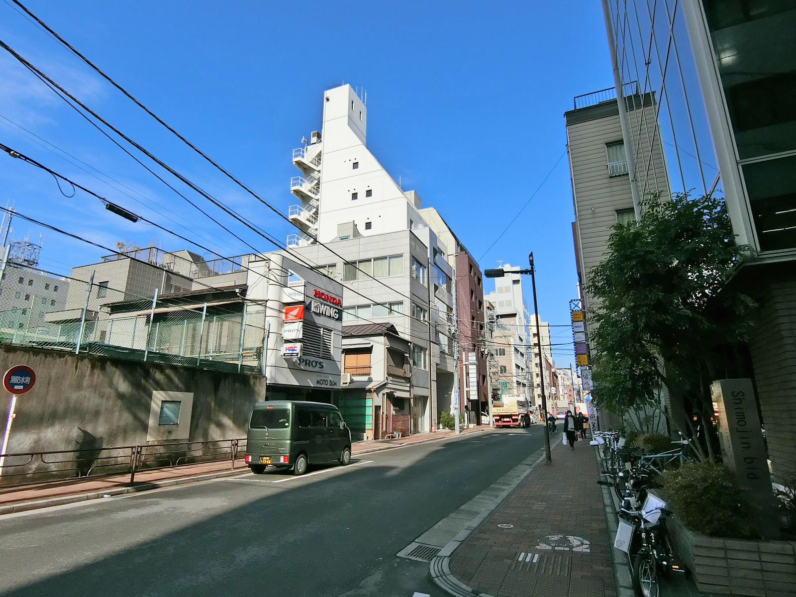 周辺は閑静なエリア