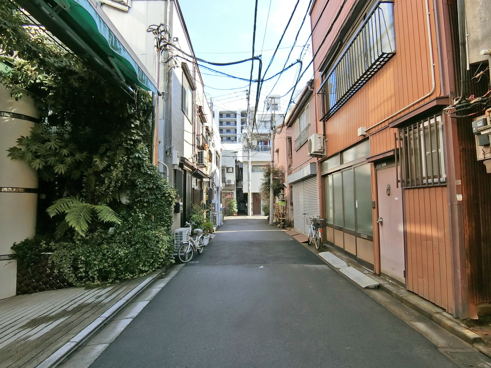ウィンヴァレービル前面の通り