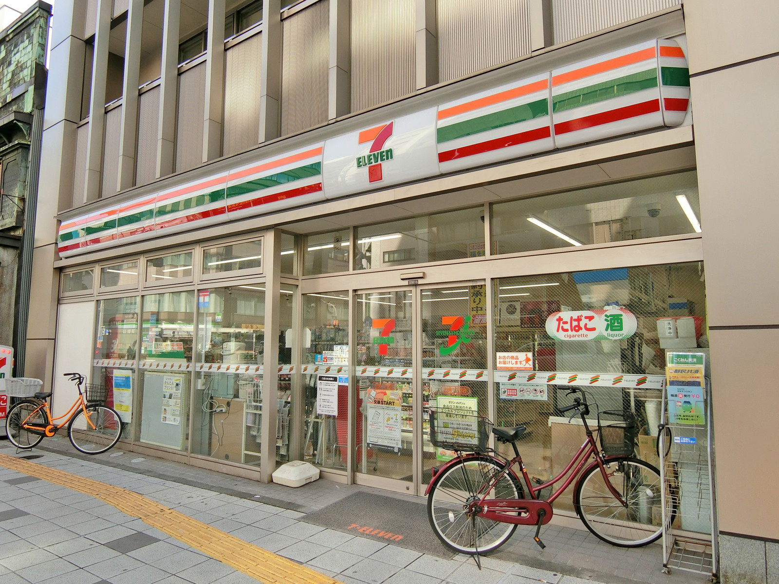 徒歩3分のセブンイレブン台東1丁目店