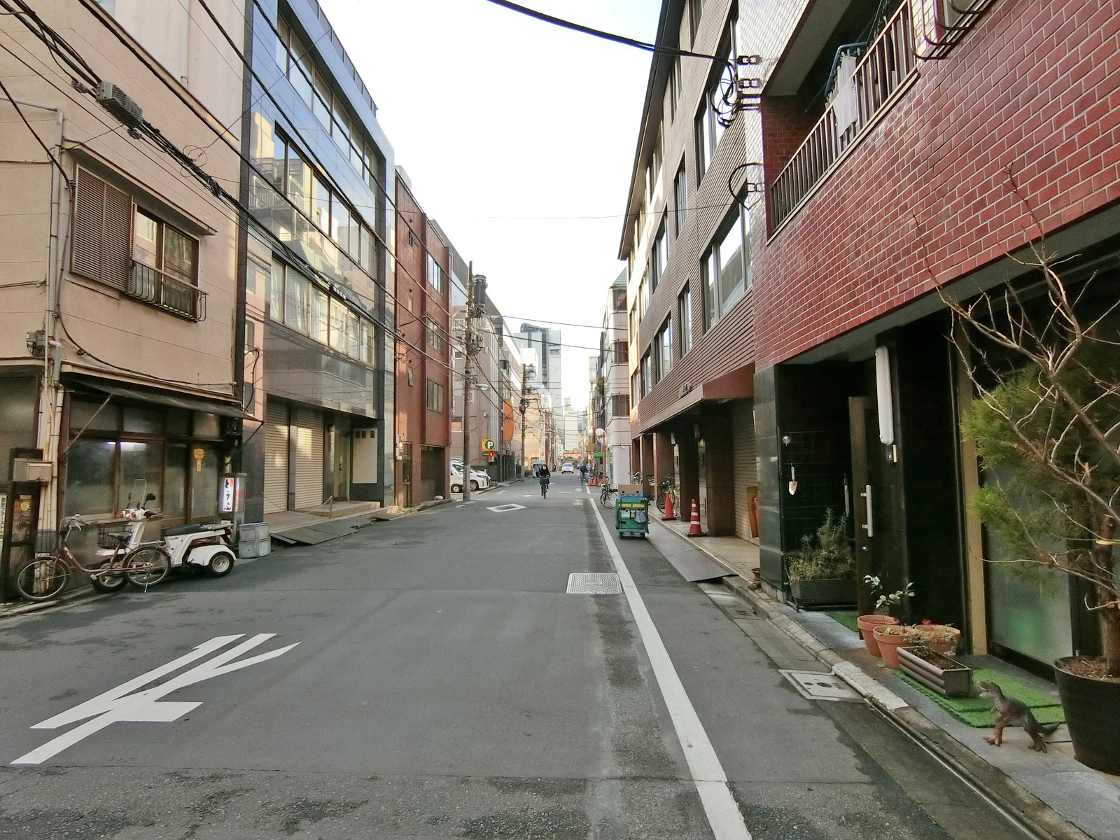 徳永ビル前面の通り