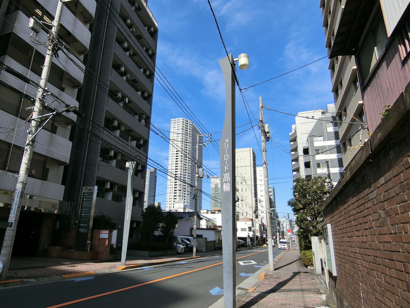 オフィス前面の通り