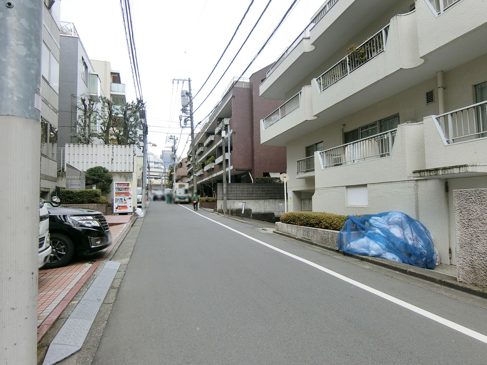 西参道梅村ビル前面の通り