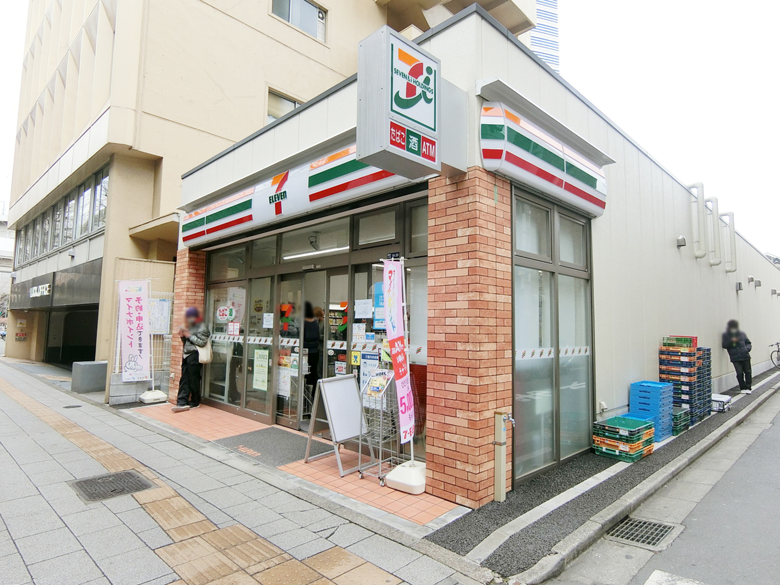 隣のセブン-イレブン 西新宿3丁目店
