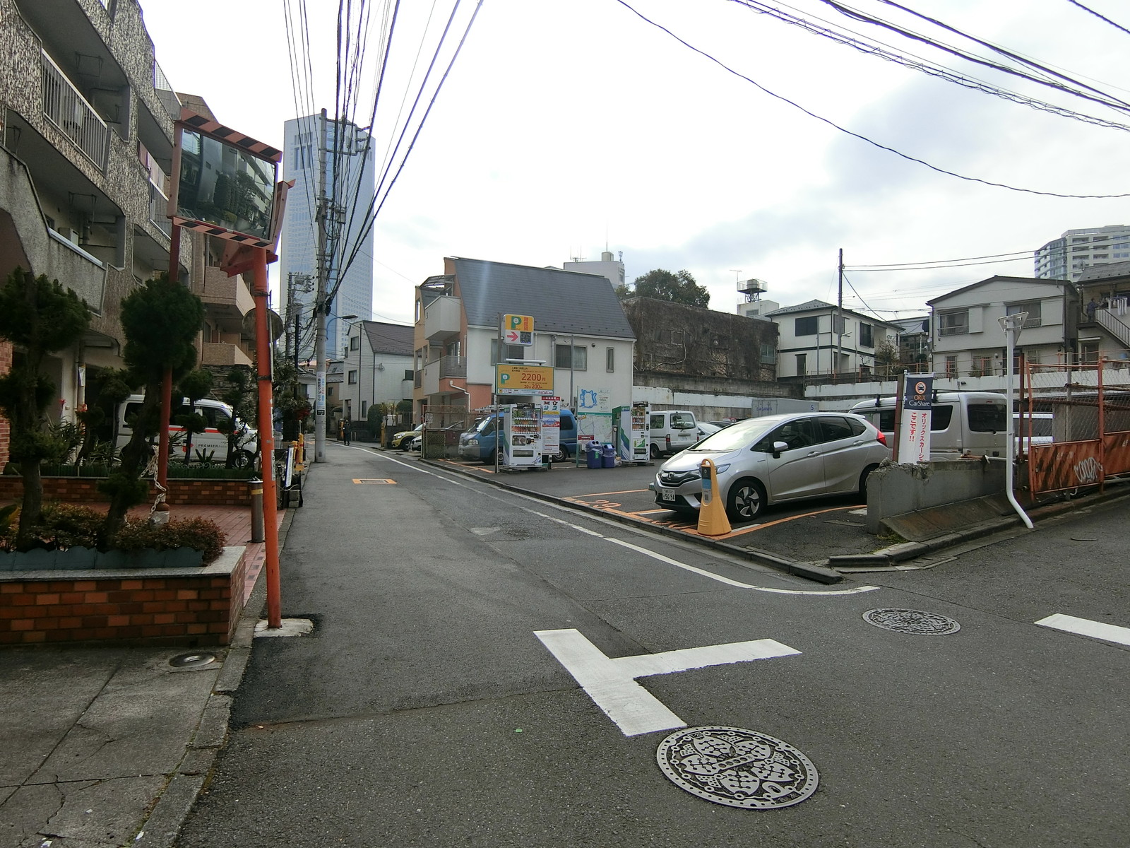 シェモワ新宿前面の通り