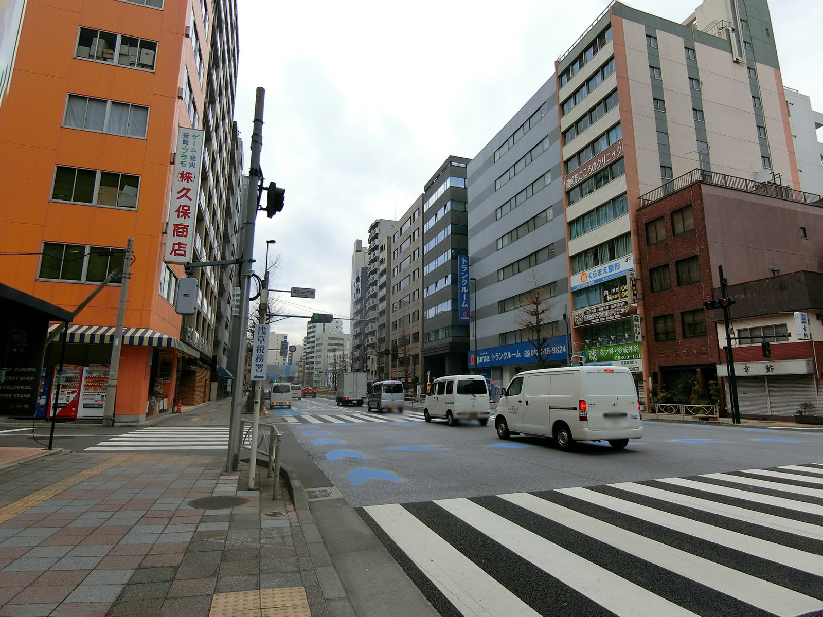 JMビル前面の江戸通り